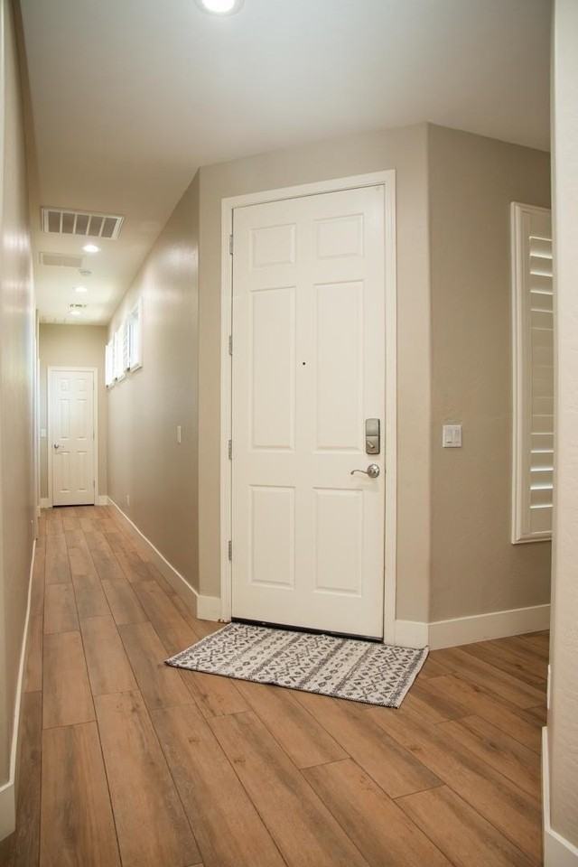 1874 S 160th Ln - Photo 3 of 40