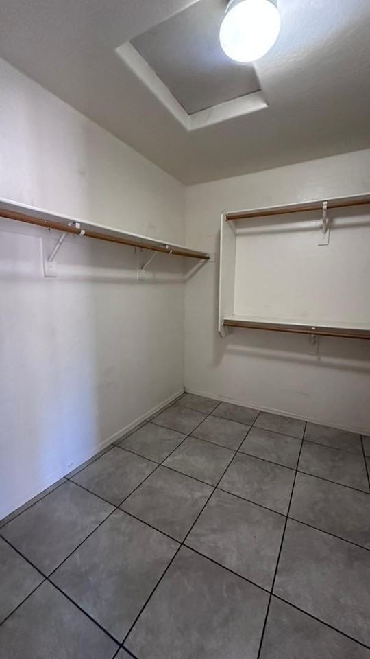 6608 W Gross Ave - Photo 4 of 24