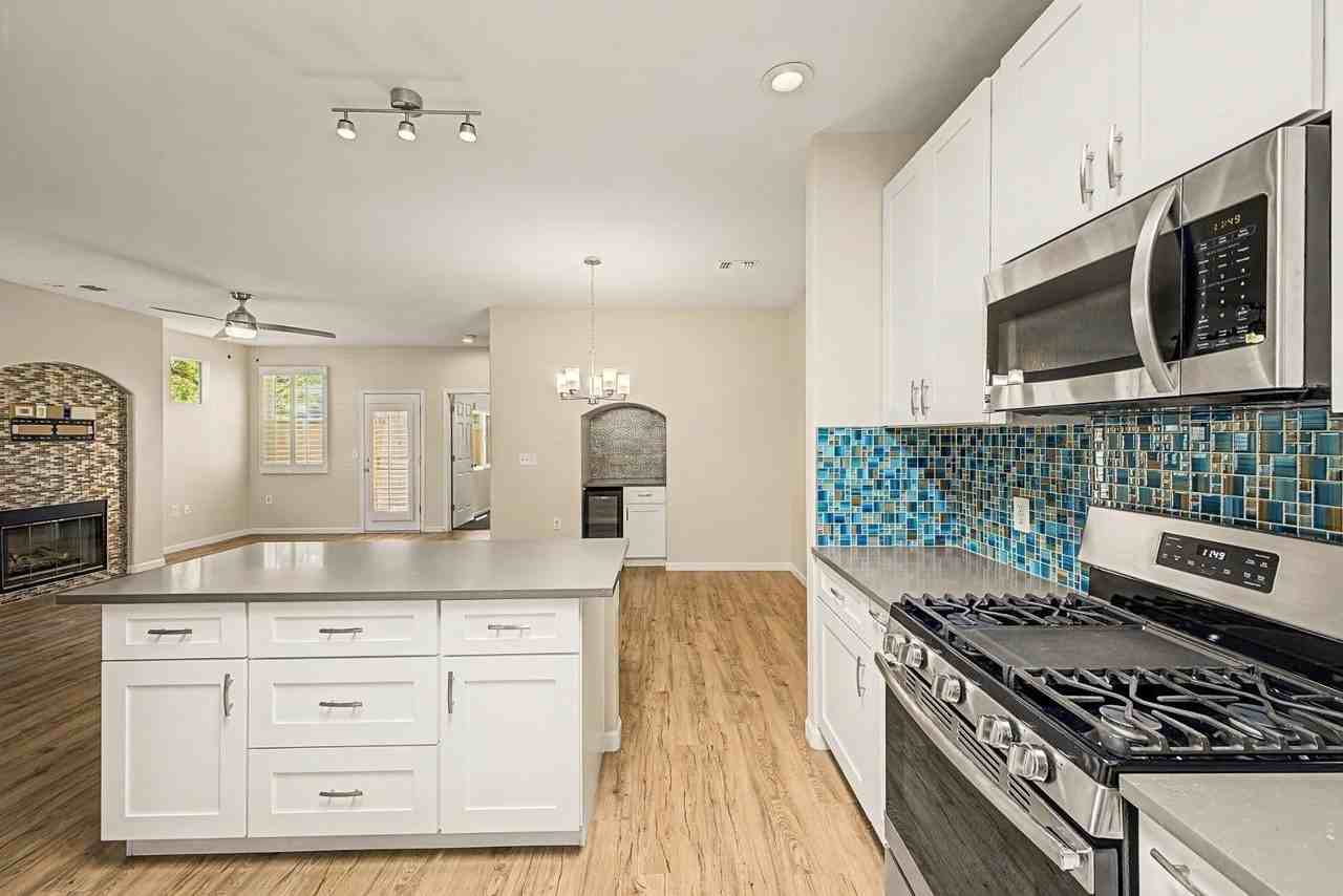 3221 N 37th St #10 - Photo 6 of 37