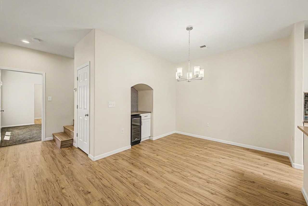 3221 N 37th St #10 - Photo 7 of 37