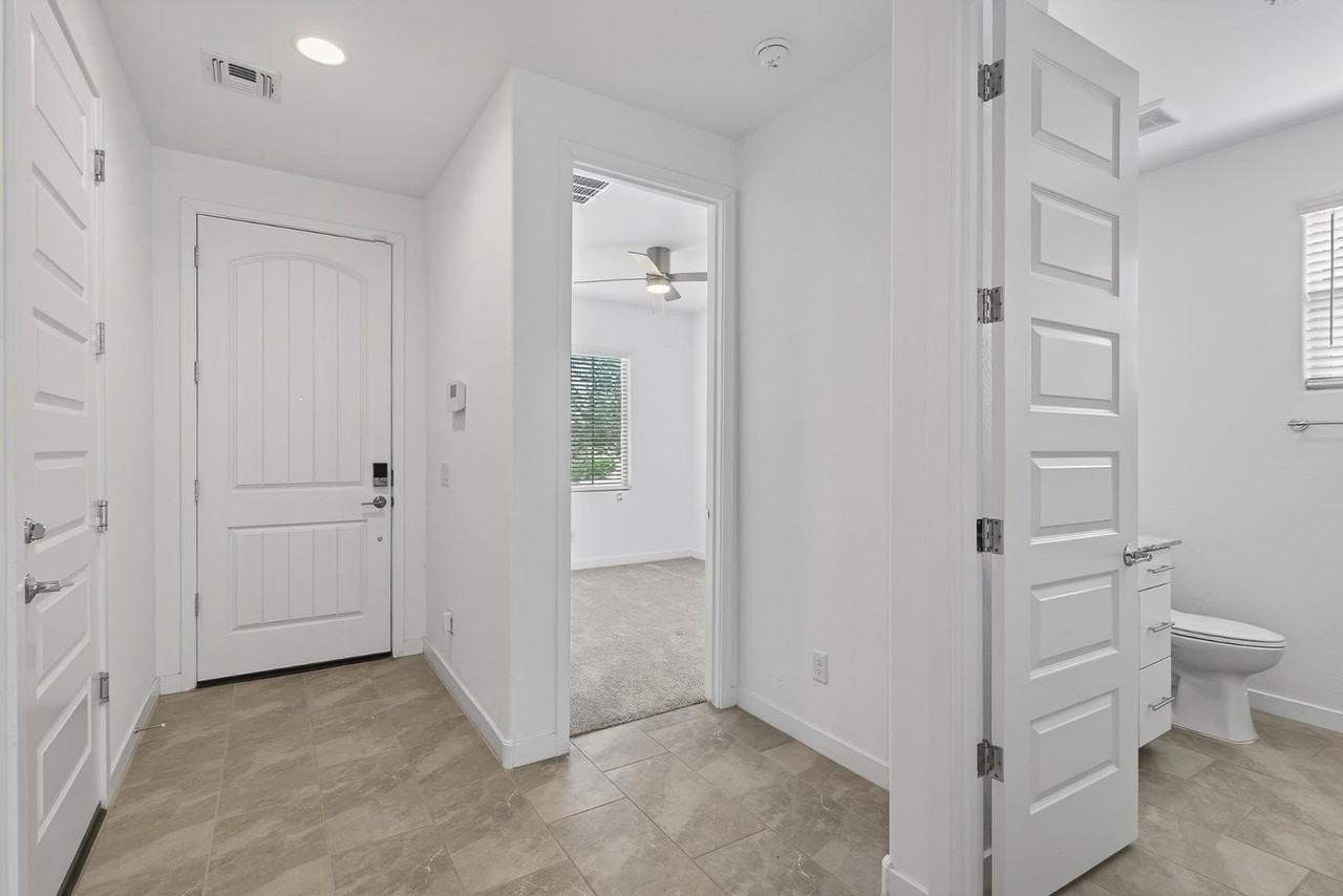 24870 N 171st Ln - Photo 4 of 34