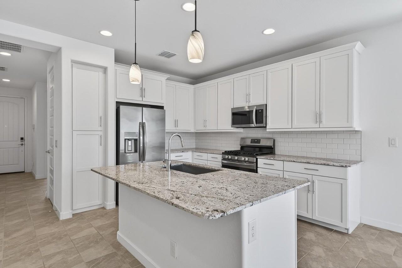 24870 N 171st Ln - Photo 6 of 34