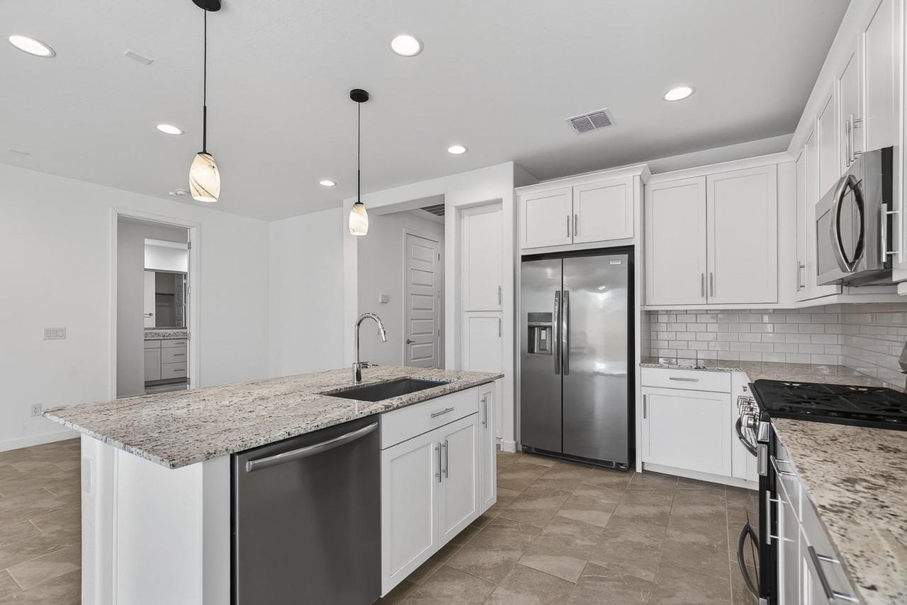 24870 N 171st Ln - Photo 7 of 34