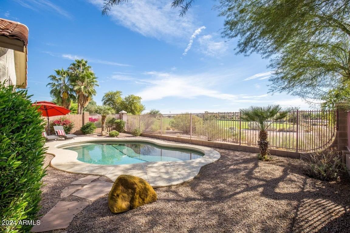 3725 E Meadowview Dr - Photo 2 of 29