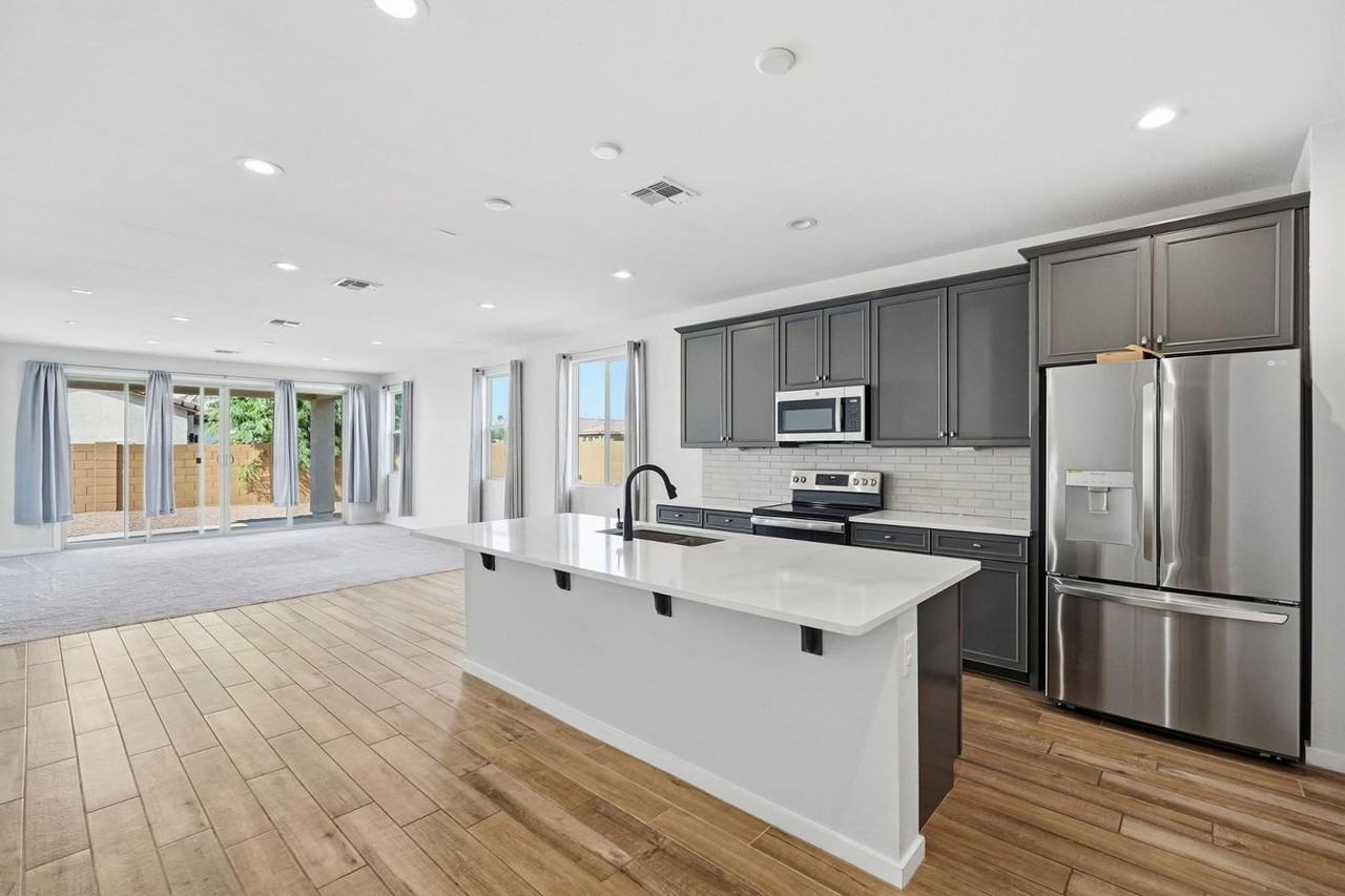 641 S Davidson Ln - Photo 6 of 41