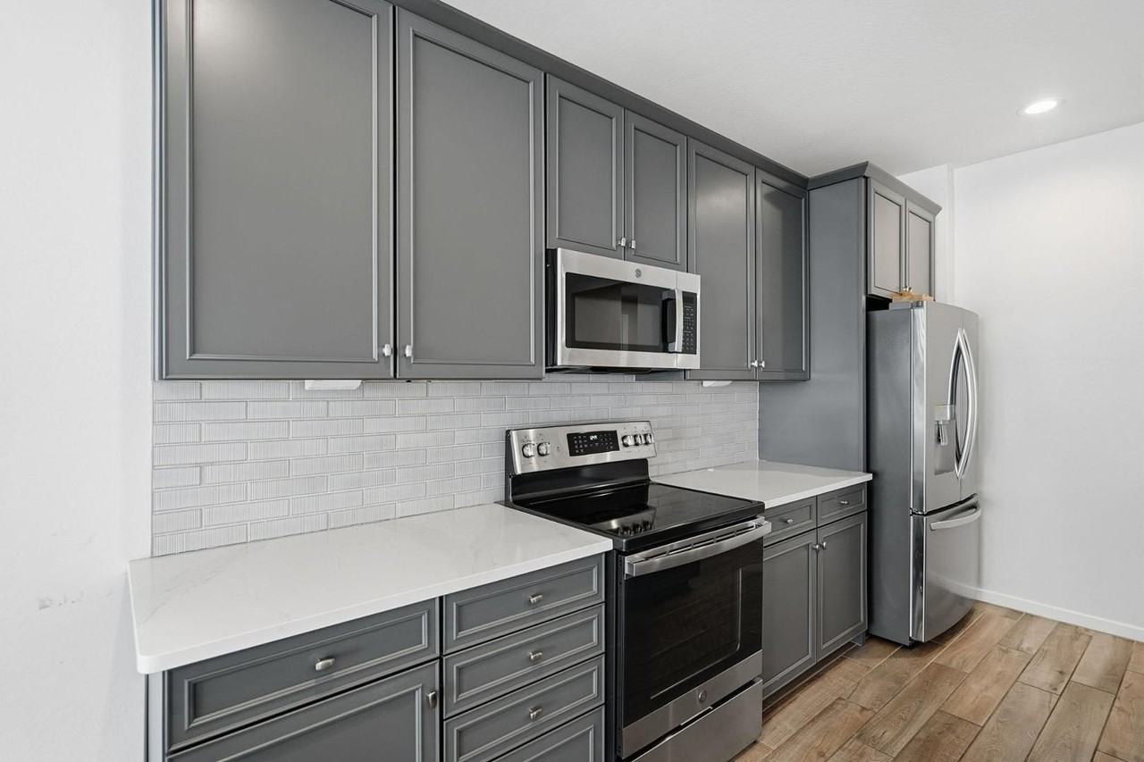 641 S Davidson Ln - Photo 7 of 41