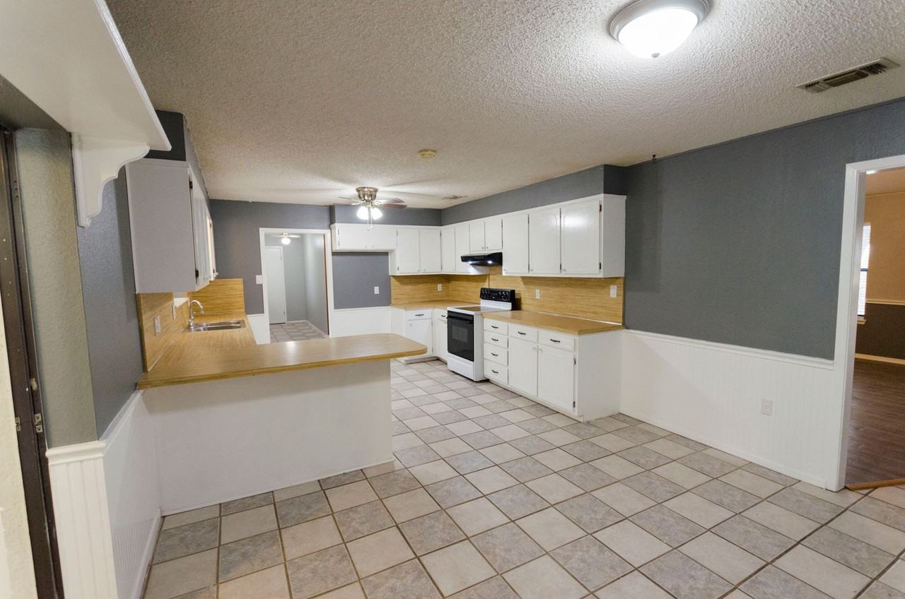 122 Loch Lomond Rd - Photo 2 of 24