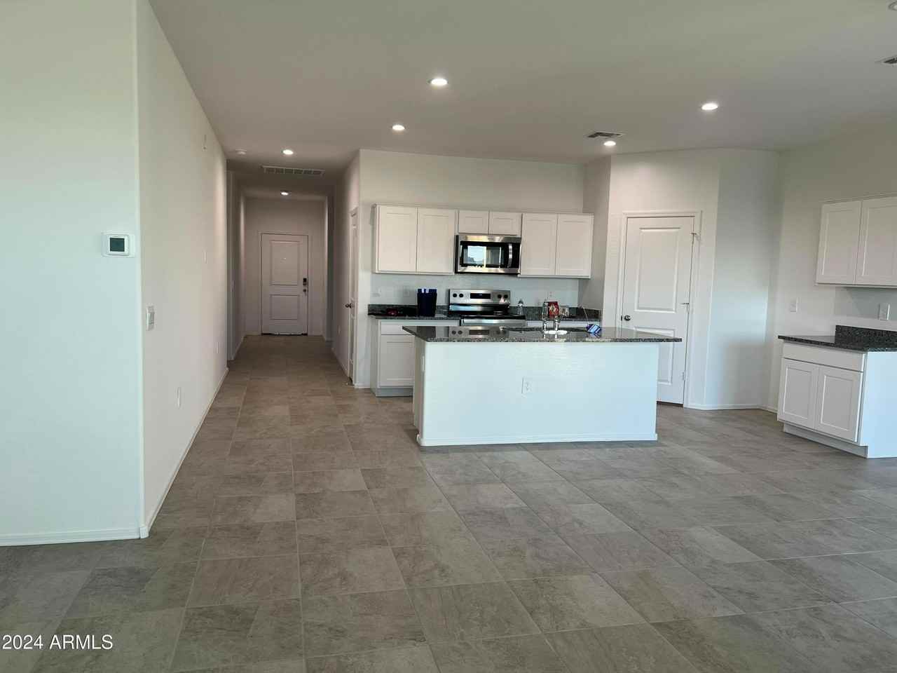 1575 E Lardner Dr - Photo 3 of 37