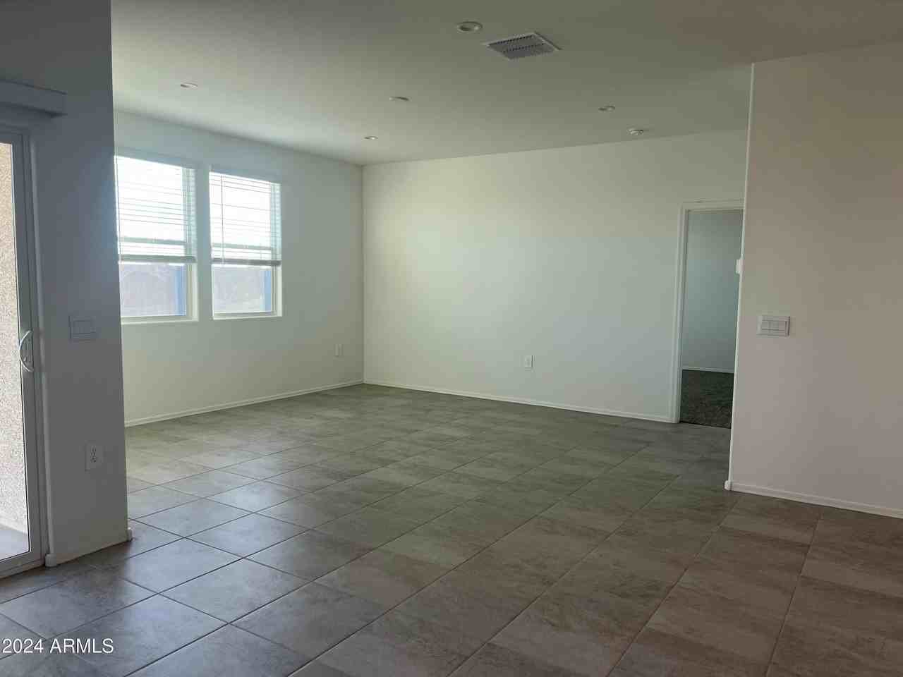 1575 E Lardner Dr - Photo 7 of 37