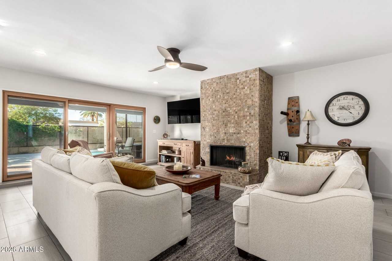 7901 E Luke Ln - Photo 3 of 15