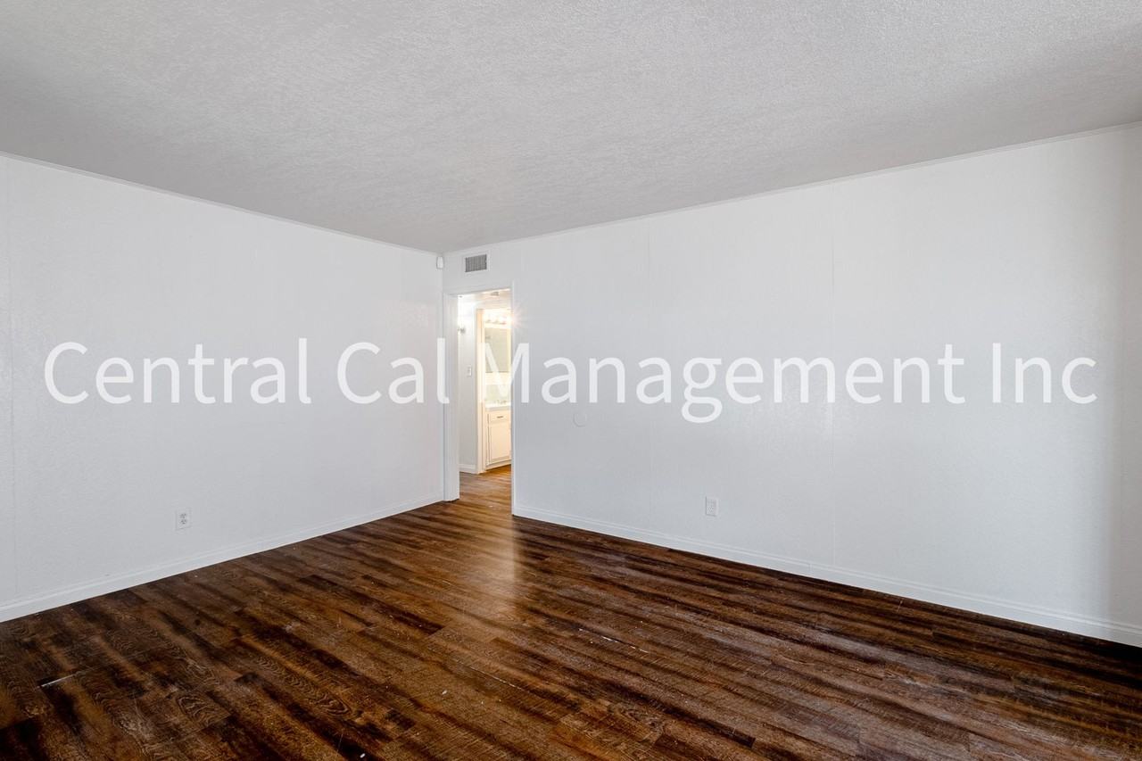 128 U St - Photo 4 of 25