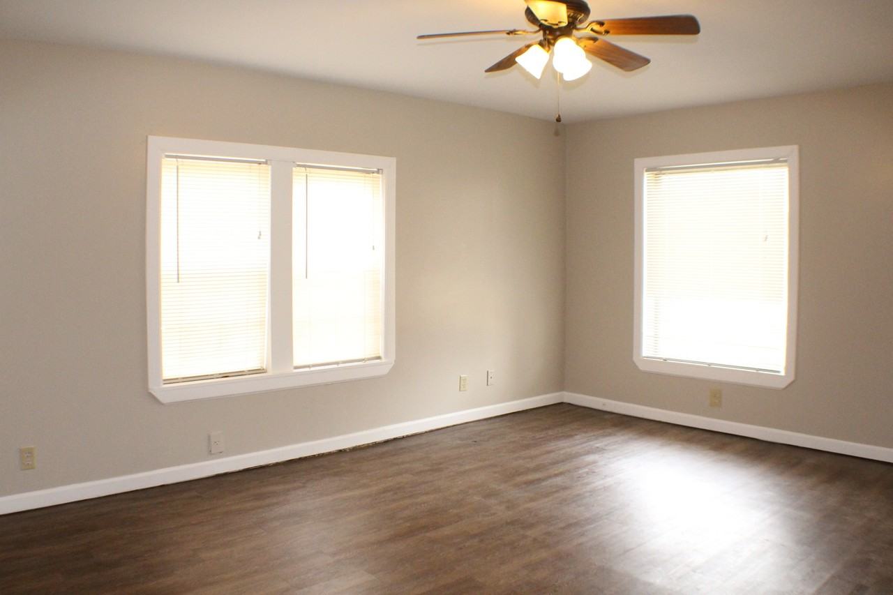 820 S Ash Ave - Photo 2 of 23