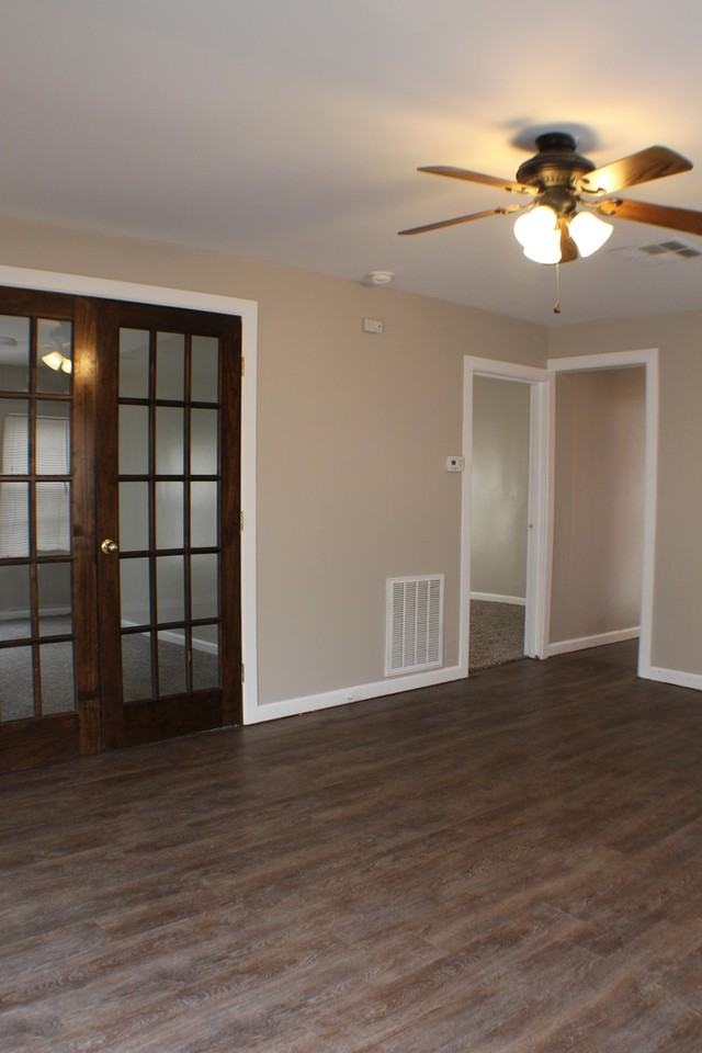 820 S Ash Ave - Photo 3 of 23