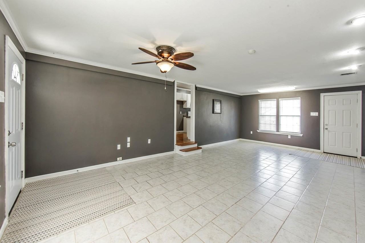 126 Merian St - Photo 2 of 8