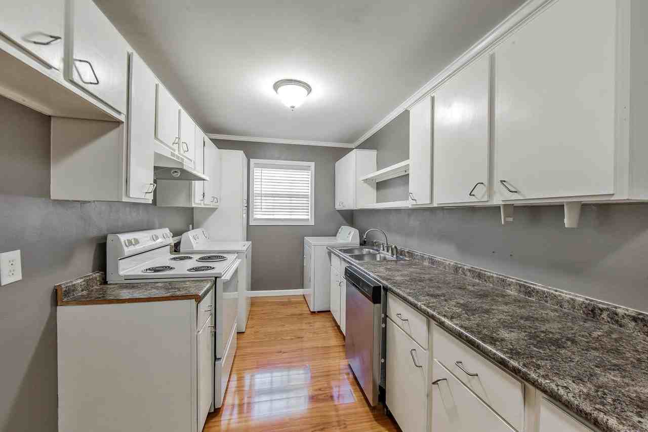 126 Merian St - Photo 3 of 8