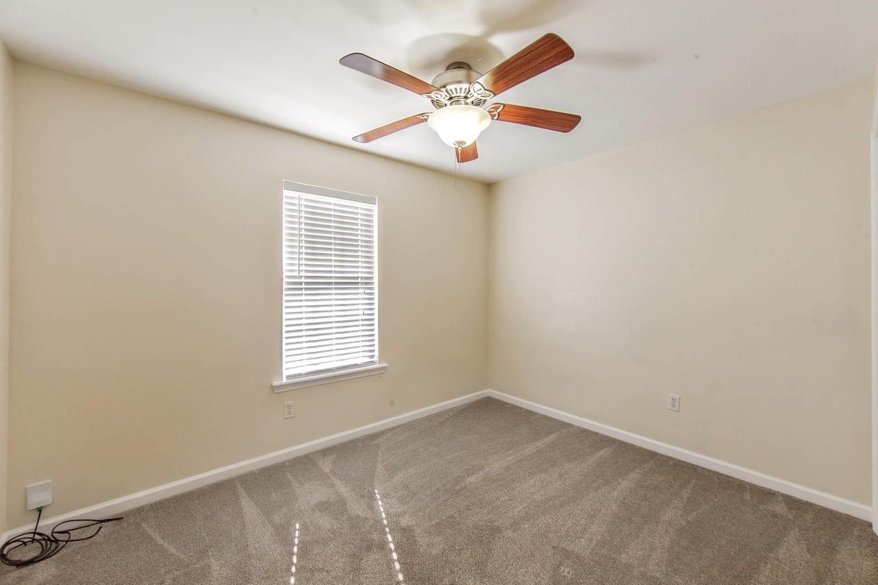 126 Merian St - Photo 5 of 8