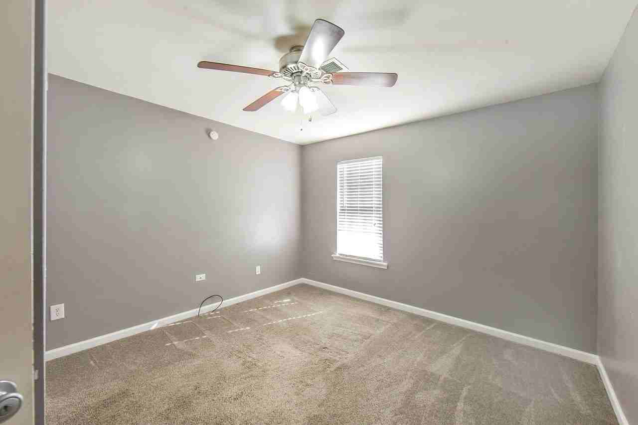 126 Merian St - Photo 6 of 8