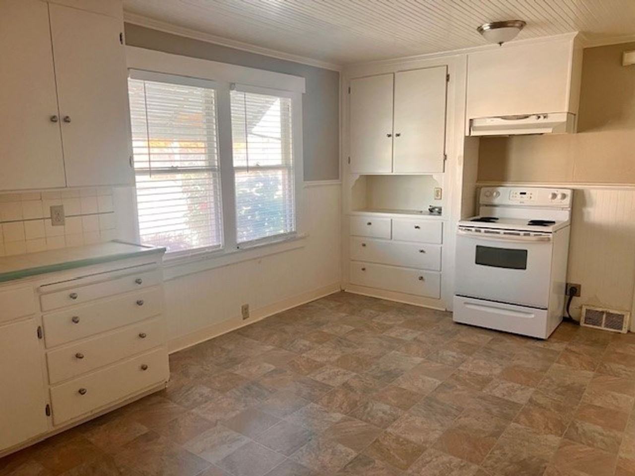 1792 Main St - Photo 5 of 16