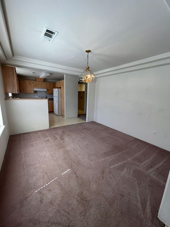 2555 Spring Hill Dr - Photo 4 of 12