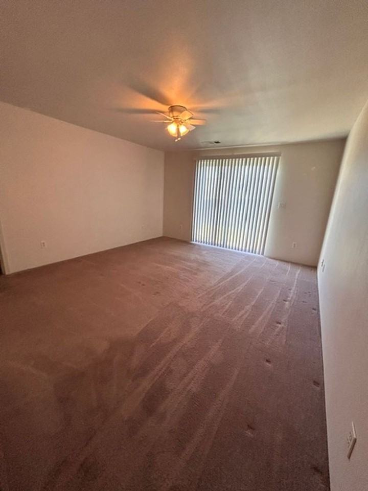 2555 Spring Hill Dr - Photo 6 of 12