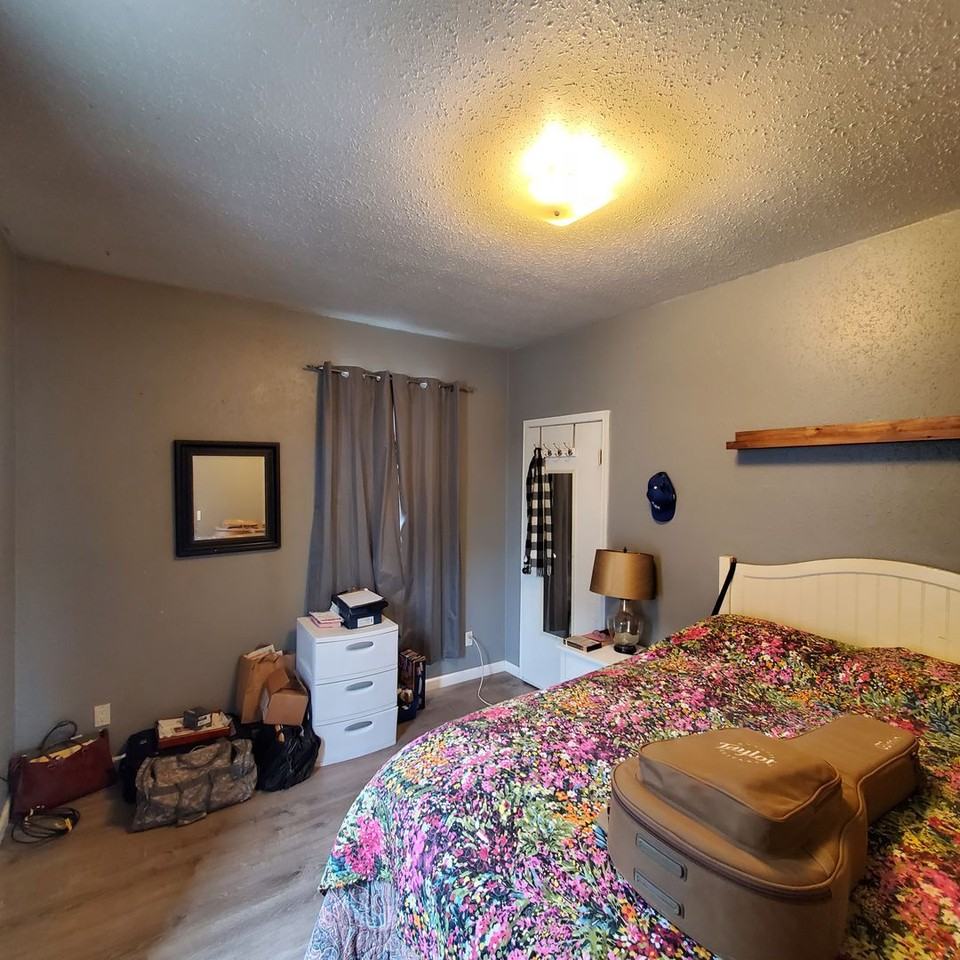 1065 8th Ave Sw - Photo 4 of 17