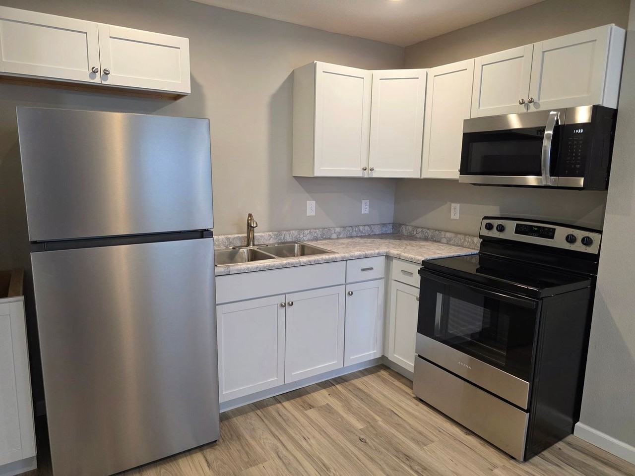 3117 Se 8th St - Photo 4 of 14