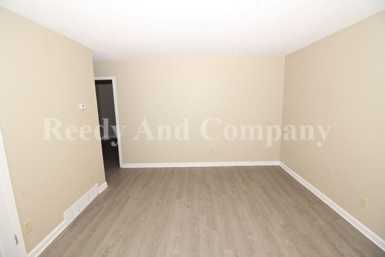 324 Mcfarland Dr - Photo 4 of 24