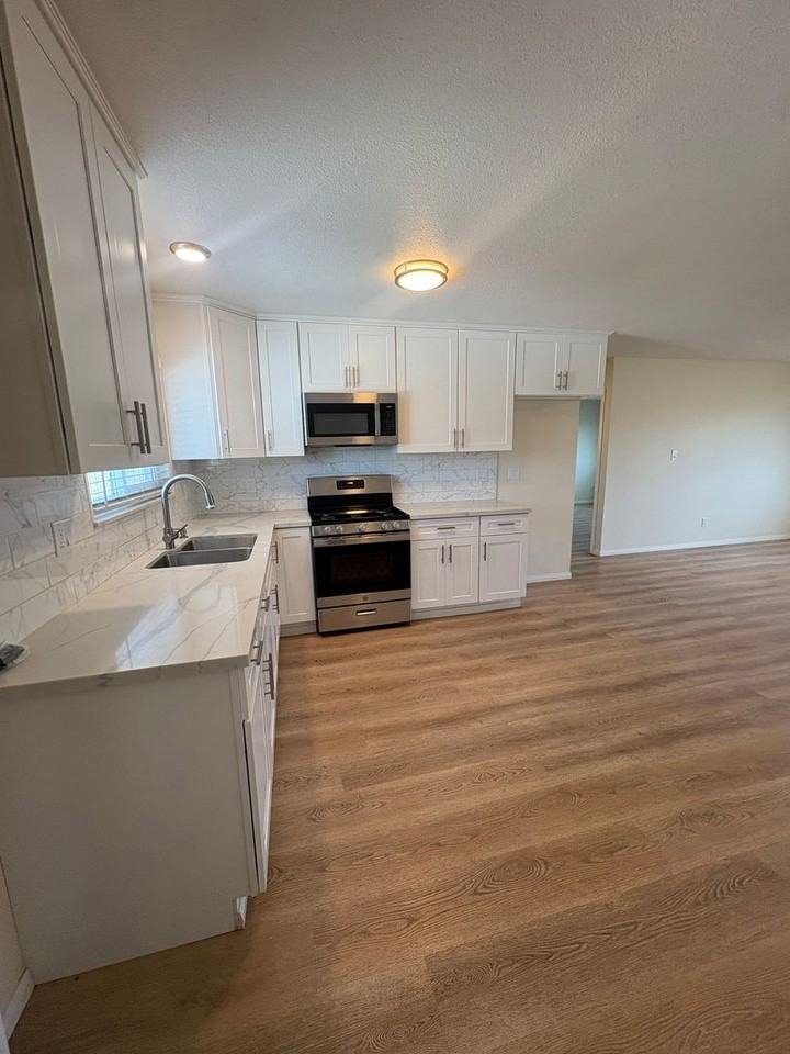 235 Wolff St - Photo 3 of 5