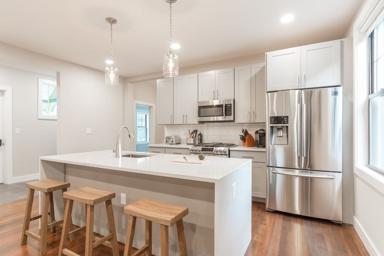 60 Beech Glen St - Photo 2 of 25