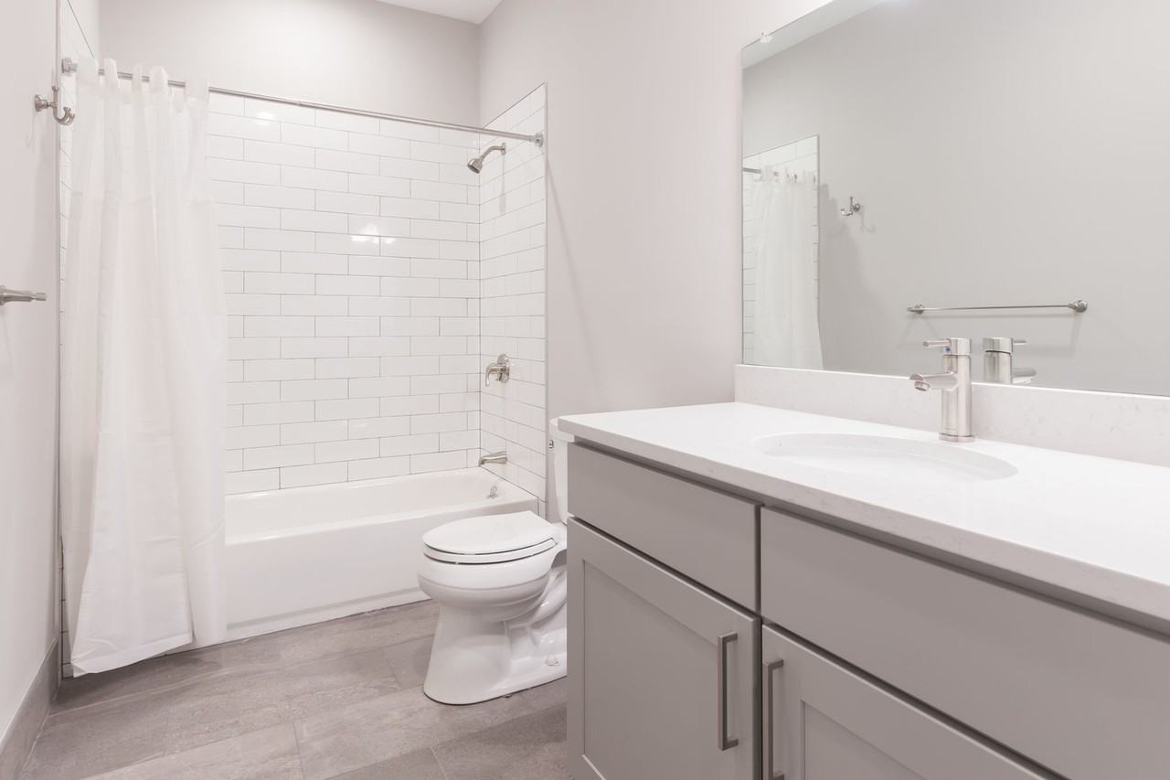 60 Beech Glen St - Photo 3 of 25