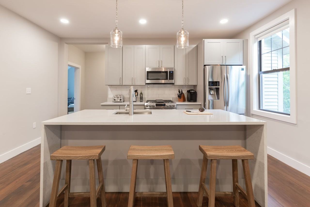 60 Beech Glen St - Photo 5 of 25