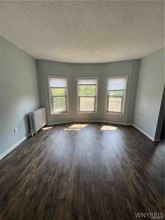 146 Wallace Ave - Photo 6 of 33