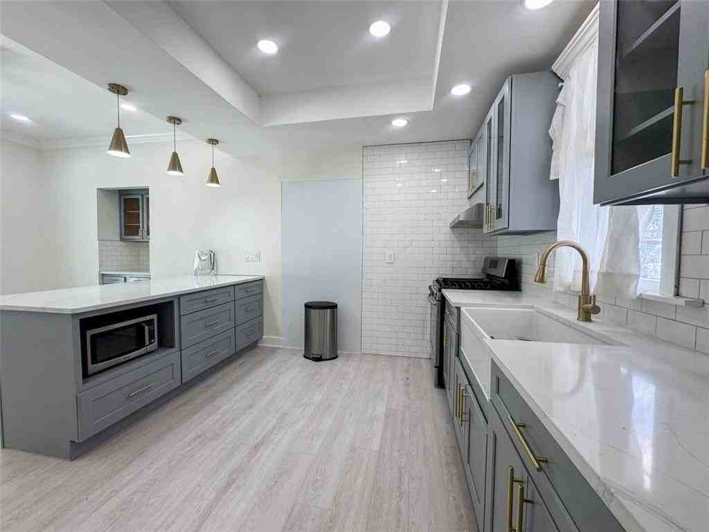 41 W Buffalo St - Photo 6 of 40