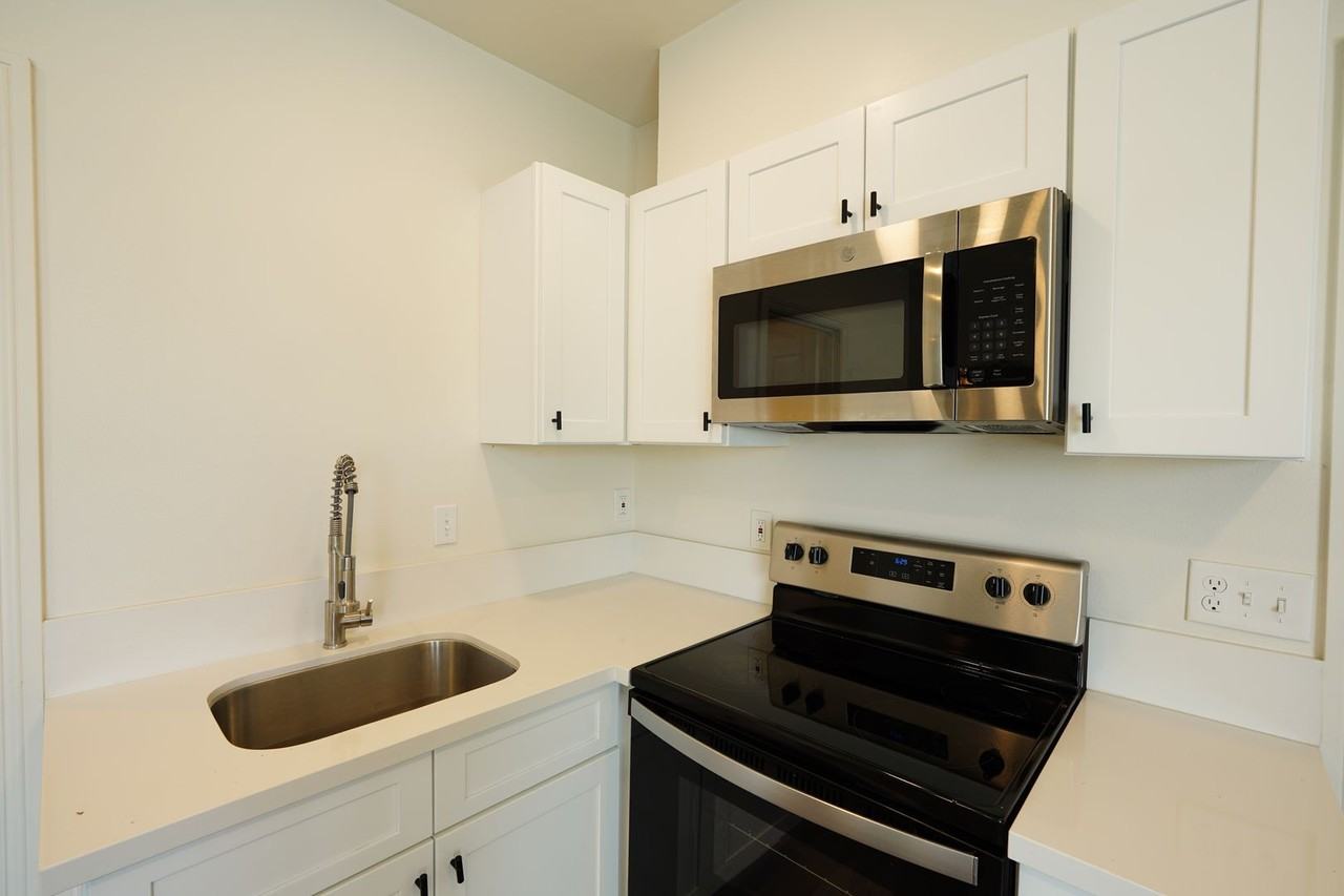 241 E Etiwanda Ave - Photo 4 of 17