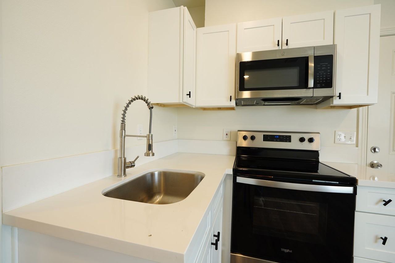 241 E Etiwanda Ave - Photo 5 of 17