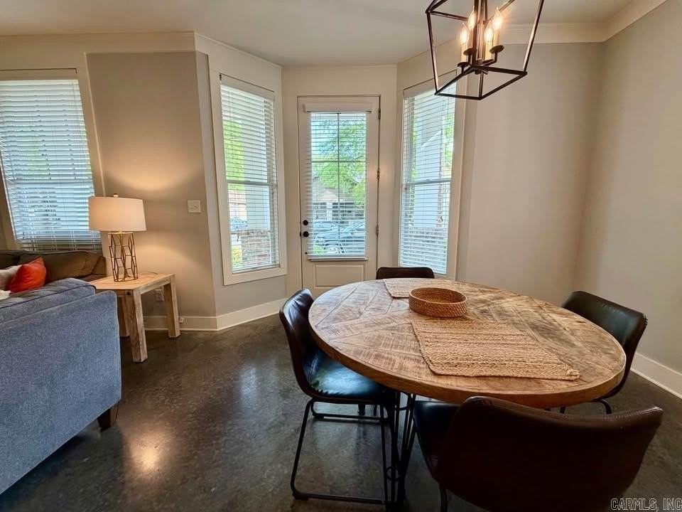 306 W 6th St - Photo 2 of 9