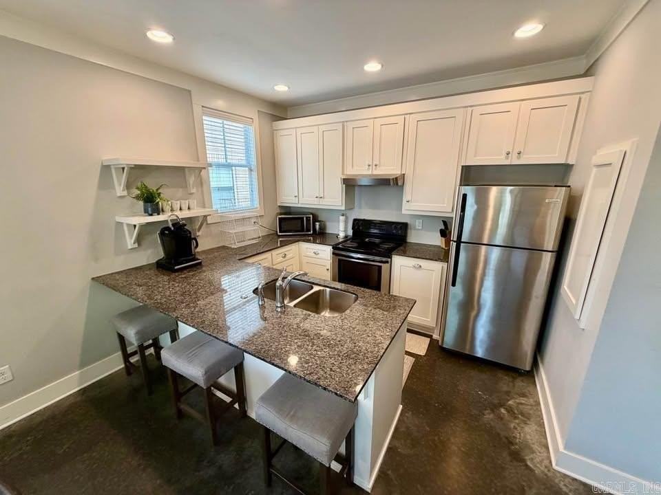 306 W 6th St - Photo 3 of 9