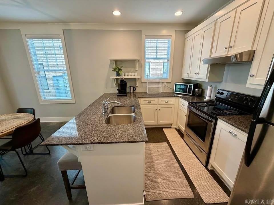 306 W 6th St - Photo 4 of 9