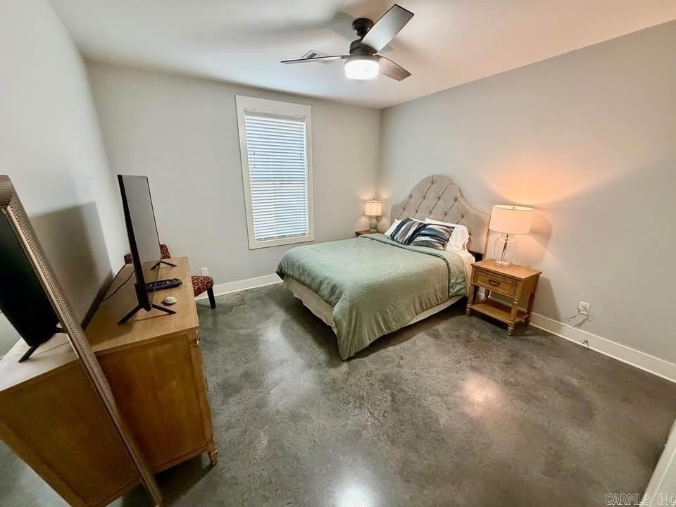 306 W 6th St - Photo 6 of 9