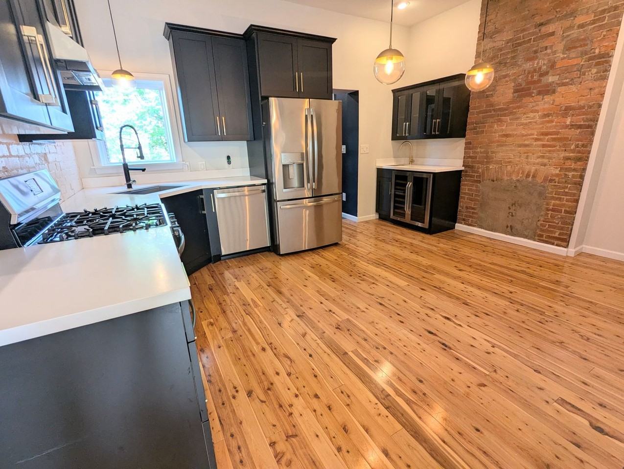 5109 Holmes St - Photo 3 of 20