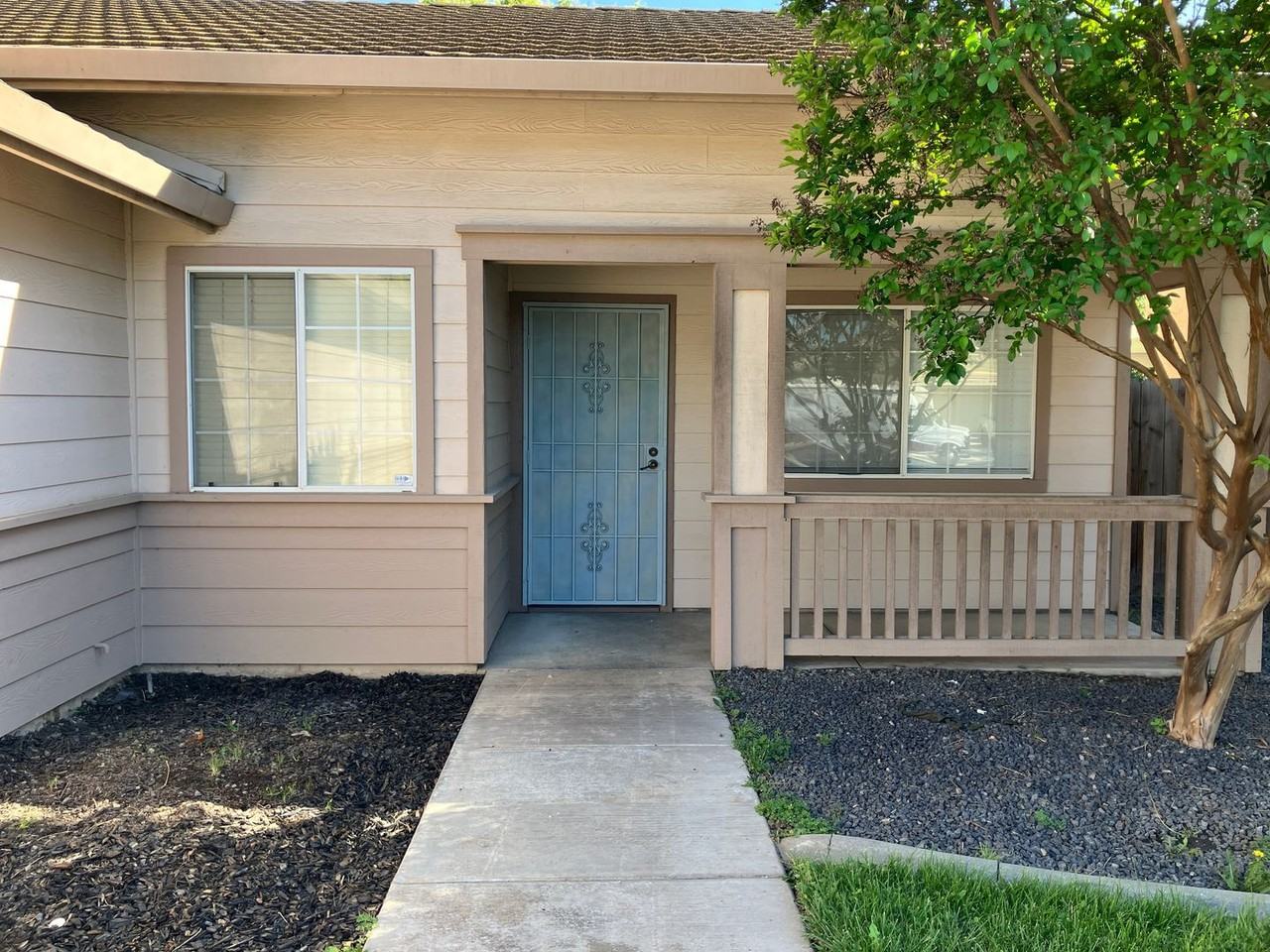 5200 Dunham Ct - Photo 2 of 23