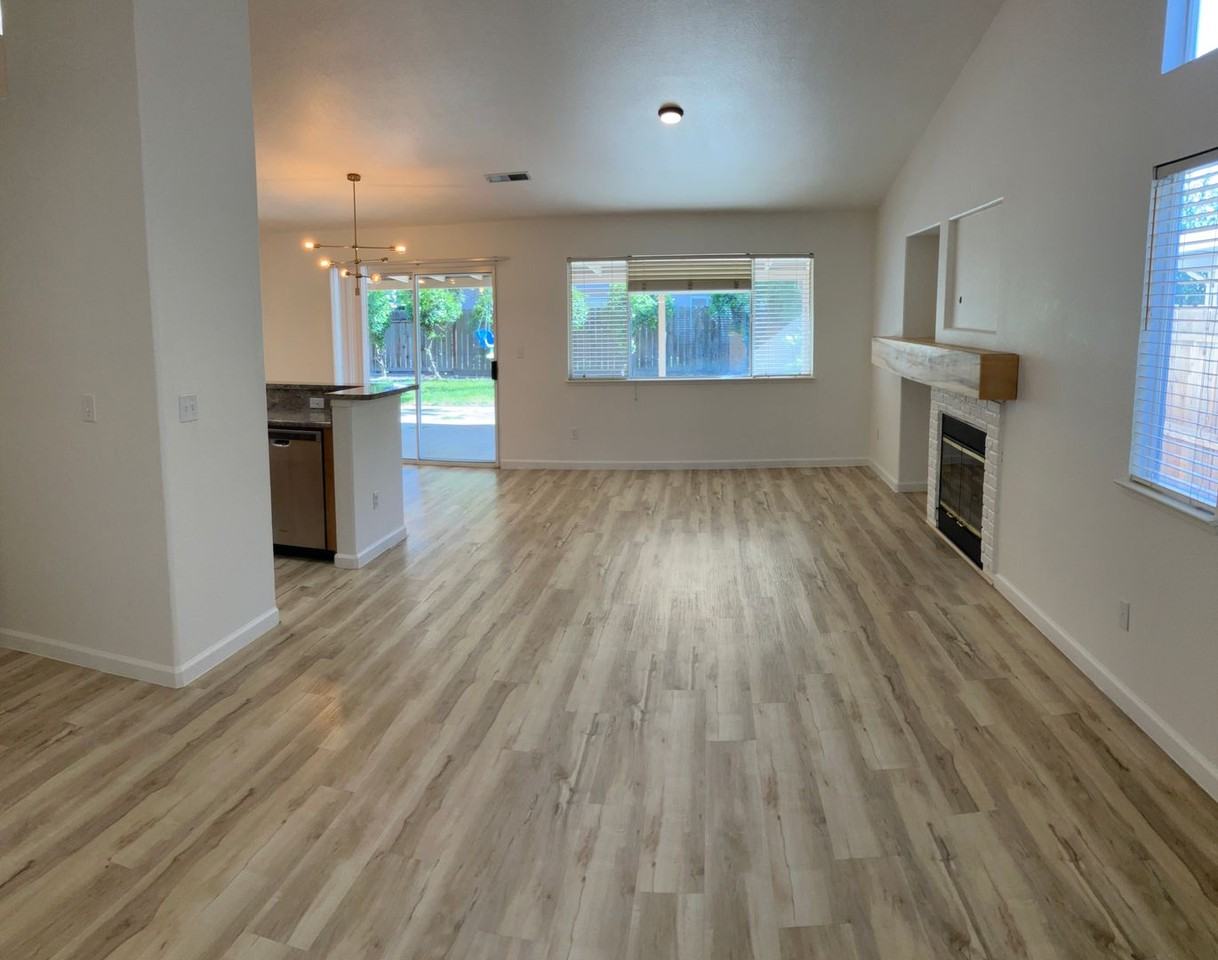 5200 Dunham Ct - Photo 3 of 23