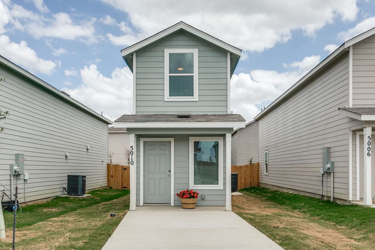 5010 Primrose Rdg - Photo 2 of 25