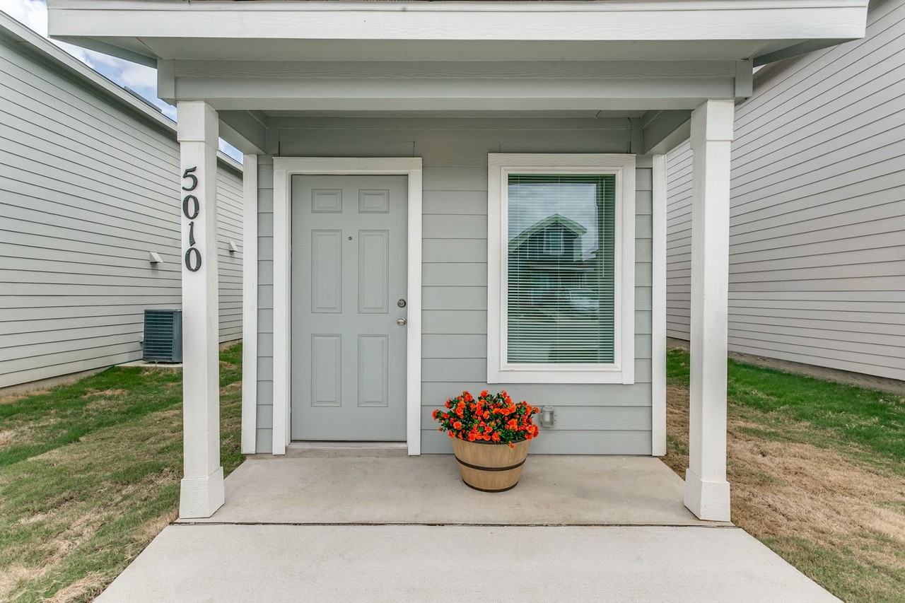 5010 Primrose Rdg - Photo 4 of 25