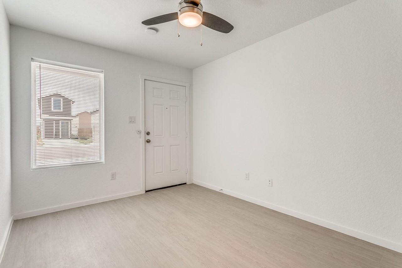 5010 Primrose Rdg - Photo 5 of 25