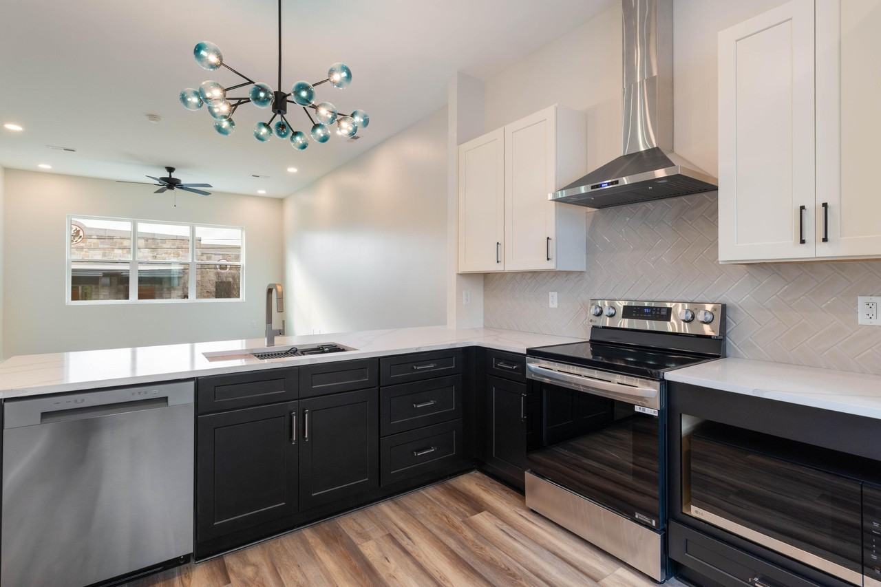 1800 S Holtzclaw Ave - Photo 2 of 23