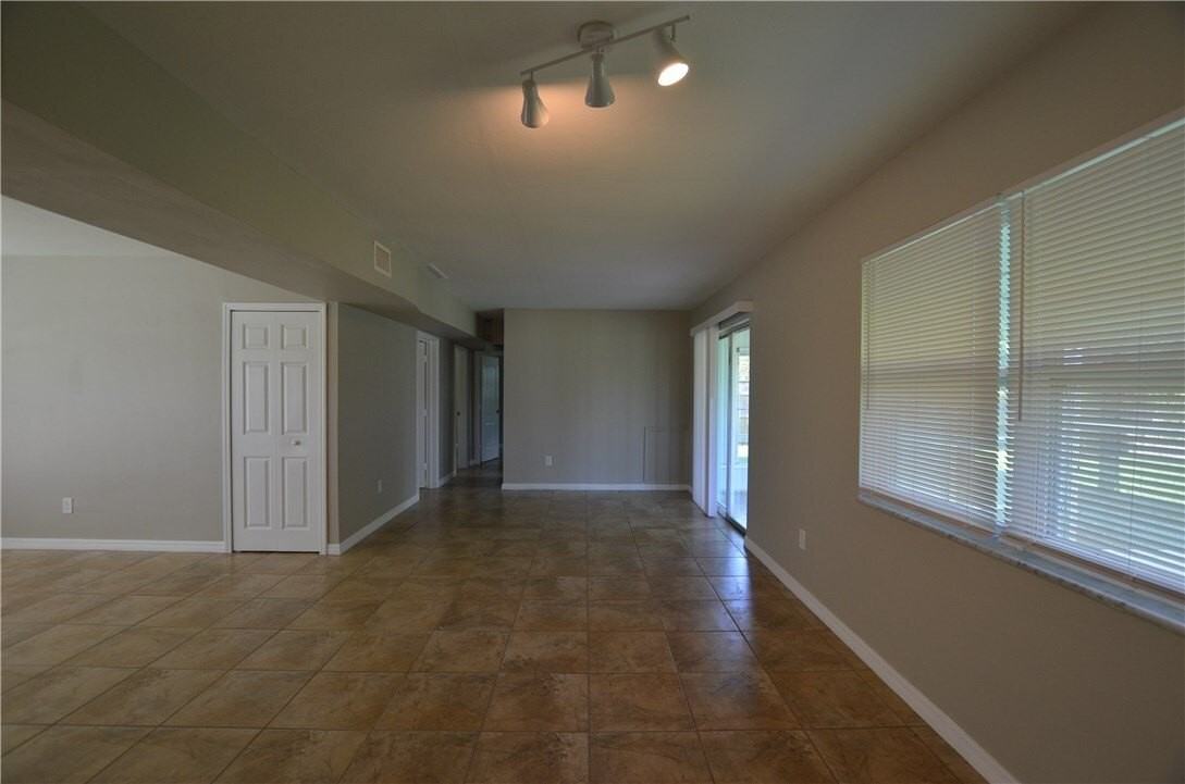 834 Dolores St - Photo 6 of 16