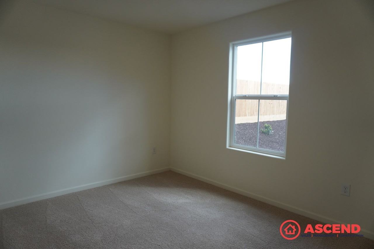 8532 Scintilla Ave - Photo 6 of 17