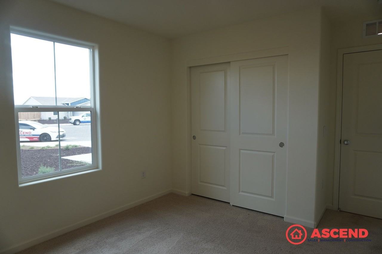 8532 Scintilla Ave - Photo 7 of 17