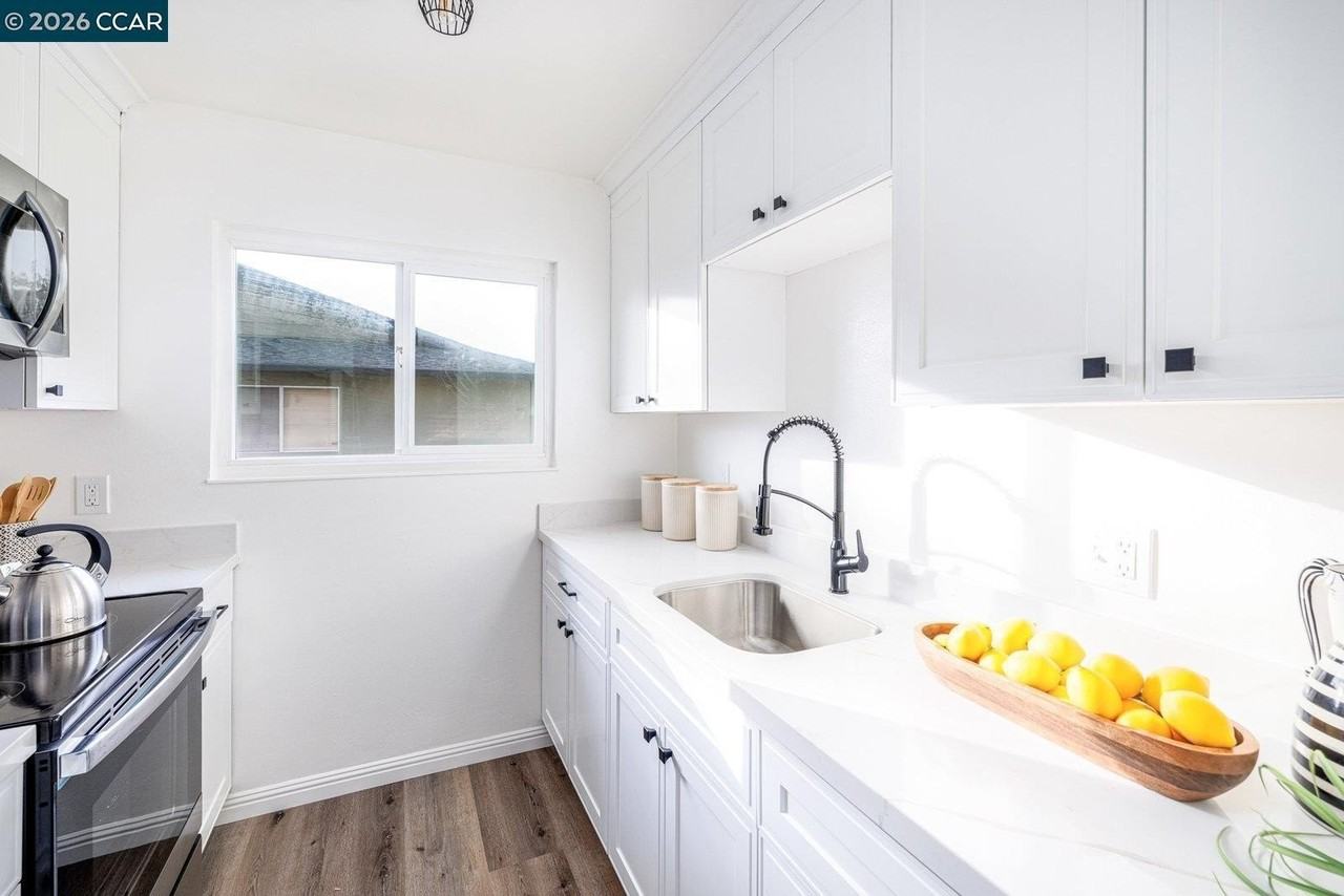 1033 Mohr Ln #D - Photo 7 of 24